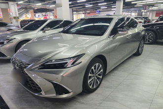 雷克萨斯ES 2025款 300h 臻享版