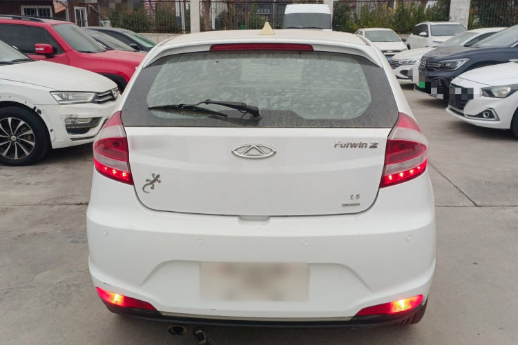 奇瑞 风云2 2015款 1.5L 手动新锐版车身外观6