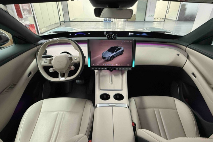 小米汽车 小米YU7 2025款 超长续航高性能四驱Max版中控内饰7001