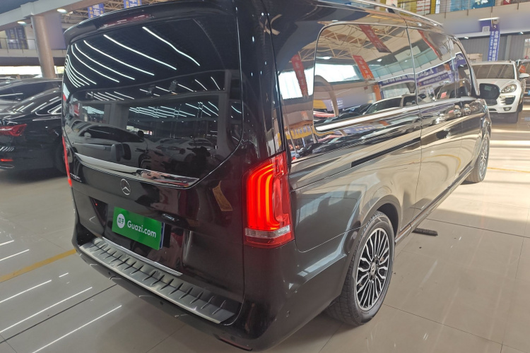 奔驰V级 2018款 V 260 L 尊贵加长版 国VI车身外观7