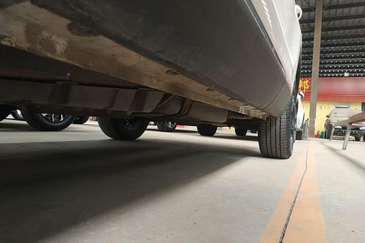 长安CS85 COUPE 2019款 2.0T 自动动版 国V机舱底盘30