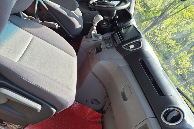 江汽集团 星锐 2022款 2.0T节油王PLUS快运版中轴5-6座HFC4DB3-2E4车身外观6010