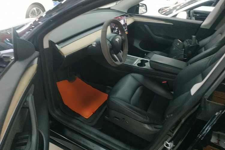 特斯拉 Model Y 2021款 长续航全轮驱动版中控内饰20
