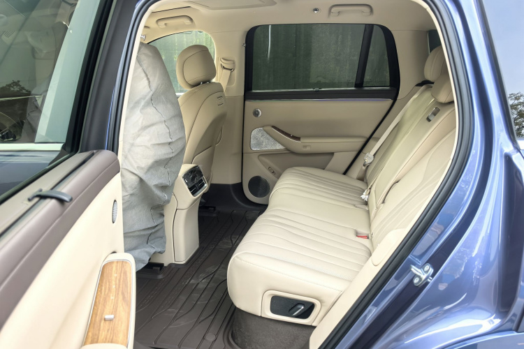 鸿蒙智行 问界M7 2026款 增程 Max四驱版 5座中控内饰7006