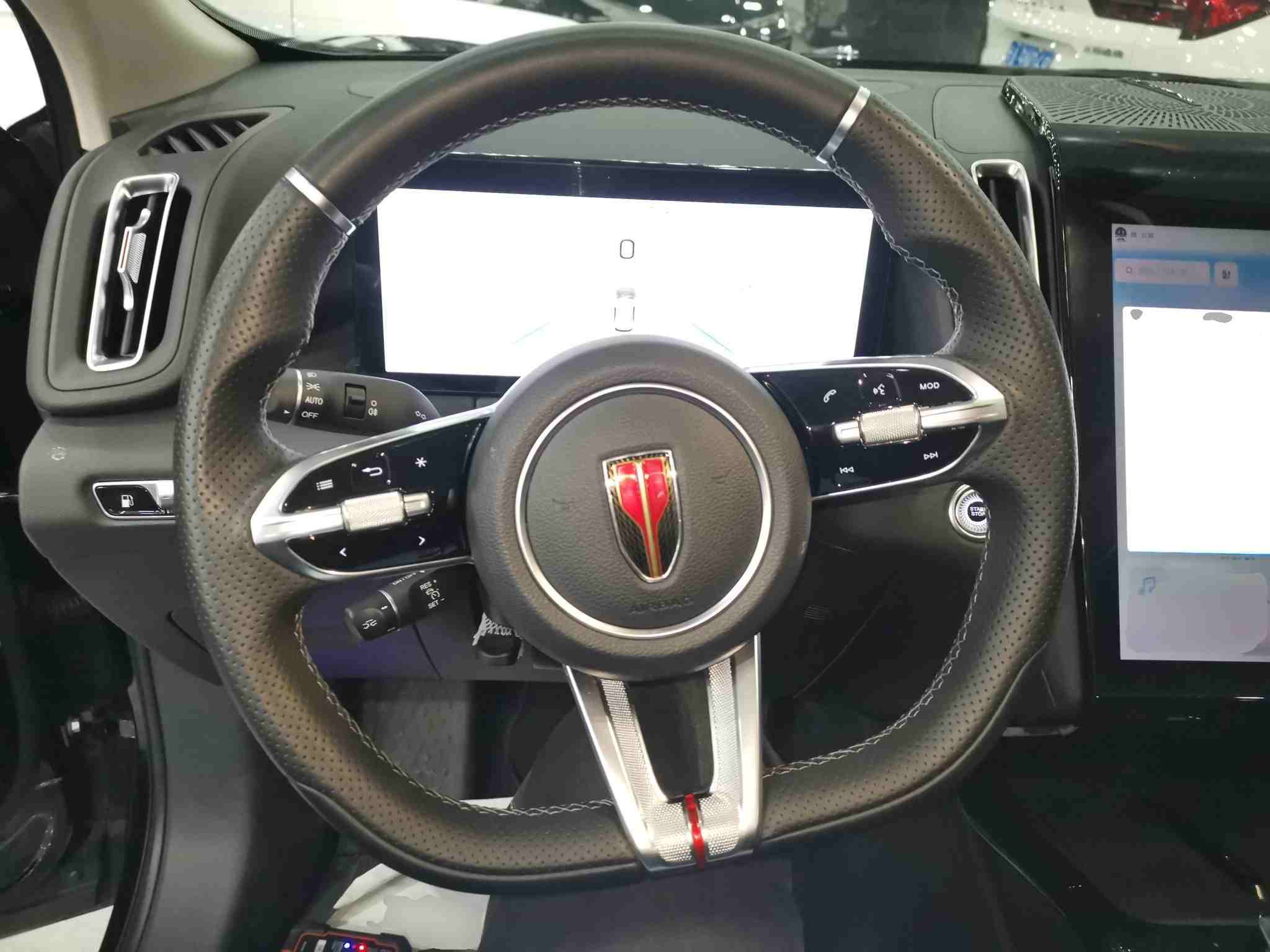 红旗HS3 PHEV车辆侧面展示