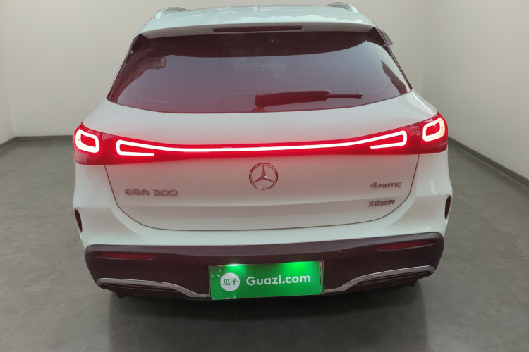 奔驰EQA 2022款 EQA 300 4MATIC 首发特别版车身外观6