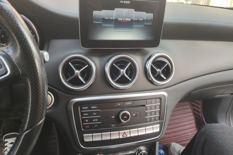 奔驰GLA 2017款 GLA 220 4MATIC 时尚型局部细节16