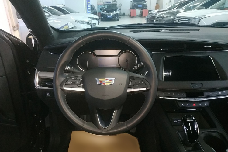 凯迪拉克XT4 2023款 28T 两驱豪华型中控内饰13