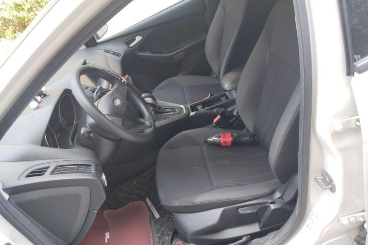 福特 福克斯 2018款 两厢经典 1.6L 自动舒适型智行版中控内饰19