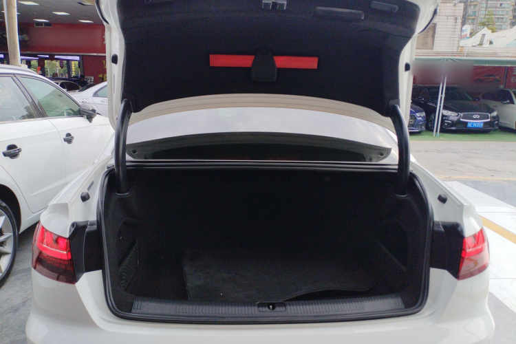 奥迪A4L 2022款 45 TFSI quattro 臻选动感型机舱底盘23