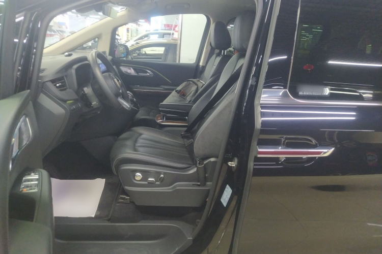 红旗HQ9 2023款 2.0T 智联旗享版中控内饰19