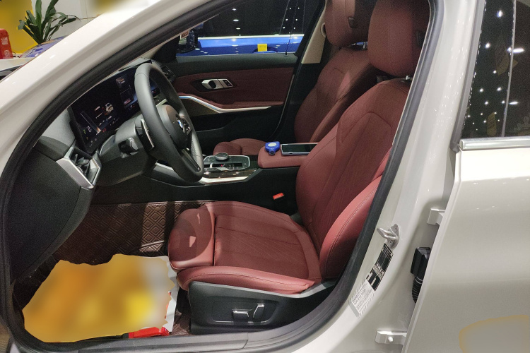 宝马3系 2024款 325Li M运动套装中控内饰19