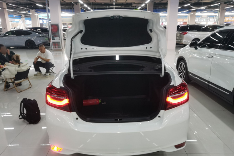 丰田 威驰 2022款 1.5L 20周年纪念版机舱底盘23