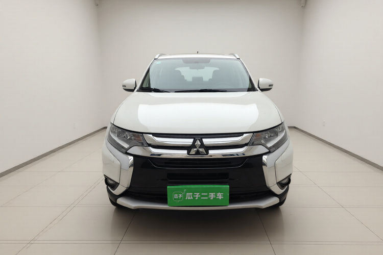 三菱 欧蓝德 2016款 2.4L 四驱豪华版 7座车身外观2