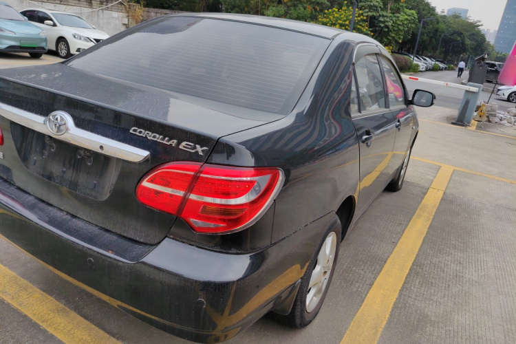 丰田 花冠 2013款 1.6L 自动豪华版车身外观7