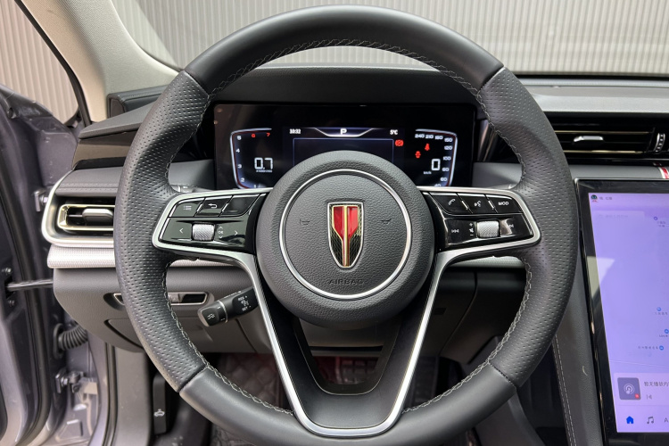 红旗H5 2023款 2.0T 自动智联旗享版中控内饰7002