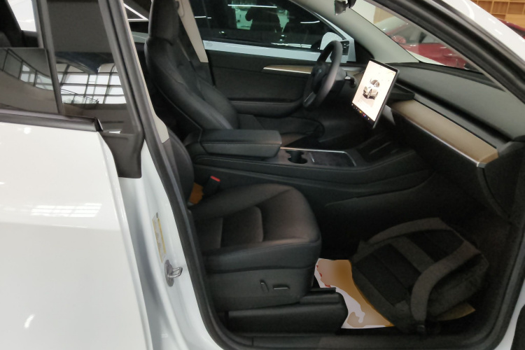 特斯拉 Model Y 2022款 改款 长续航全轮驱动版局部细节41