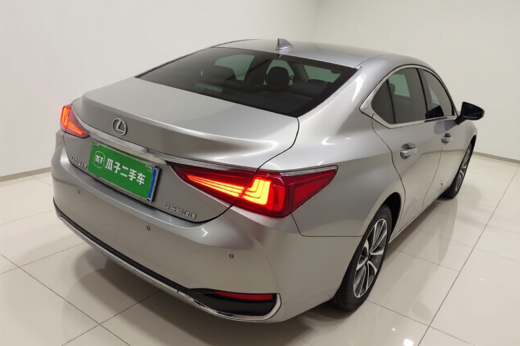 雷克萨斯ES 2022款 200 卓越版车身外观7