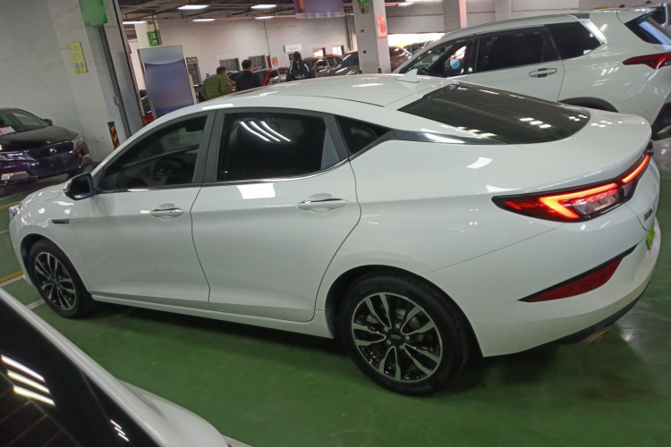 江汽集团 嘉悦A5 2020款 1.5T CVT超越型车身外观4