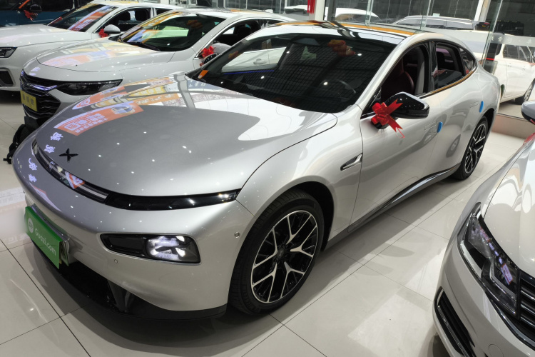 小鹏P7 2023款 P7i 610 Max 性能版车身外观4