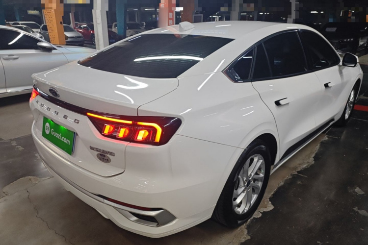 福特 蒙迪欧 2023款 EcoBoost 180 舒雅型车身外观7