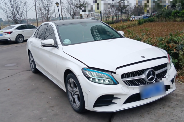 奔驰C级 2020款 改款 C 260 L 运动版车身外观3