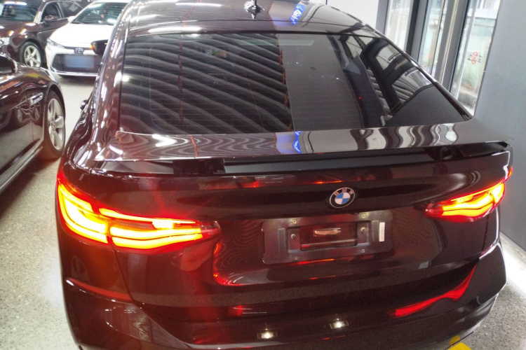 宝马6系GT 2018款 630i M运动套装车身外观6