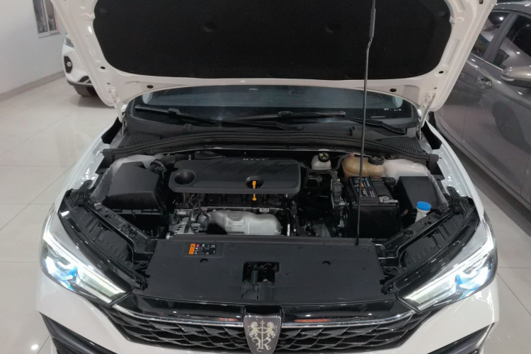 荣威i5 2021款 1.5L CVT钻石版机舱底盘24