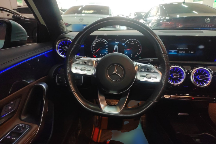 奔驰A级 2022款 改款二 A 200 L 运动轿车时尚型中控内饰13