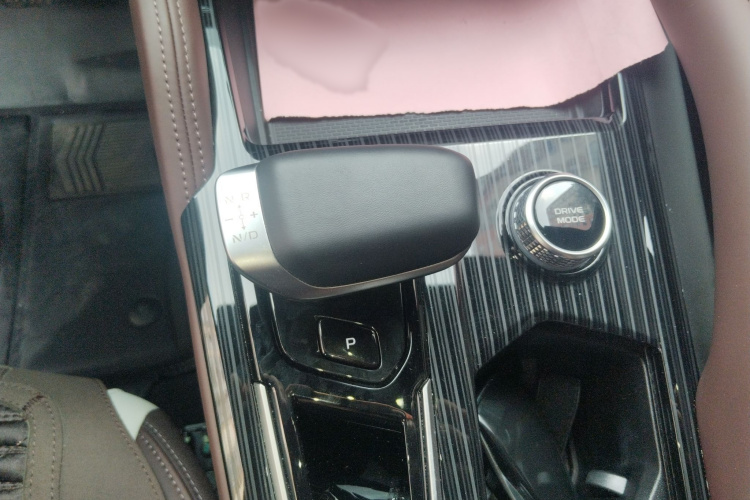 吉利汽车 星越L 2021款 2.0TD DCT EVO两驱尊贵型局部细节18