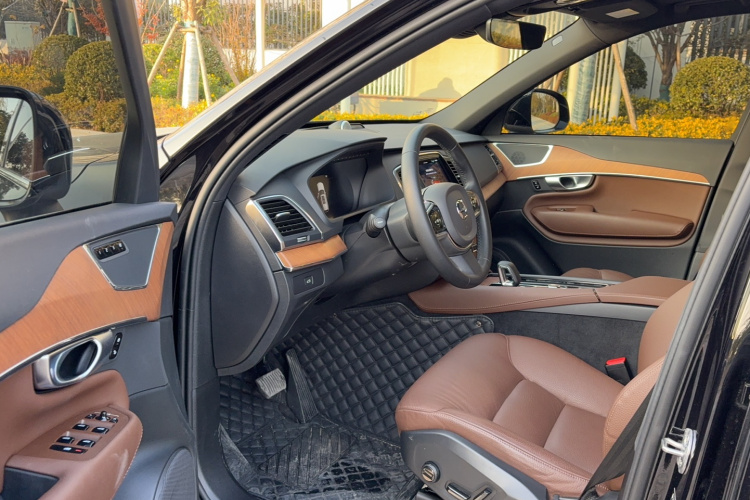 沃尔沃XC90 2023款 B5 智行豪华版 7座中控内饰7002