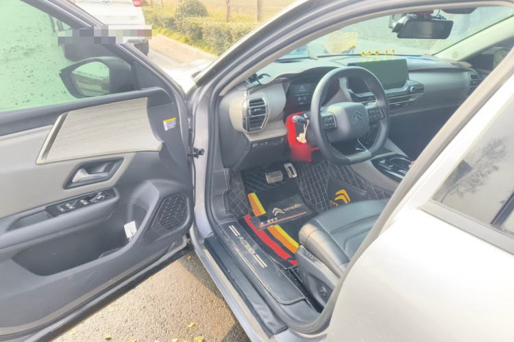 雪铁龙 凡尔赛C5 X 2021款 1.6T 耀不凡中控内饰7003