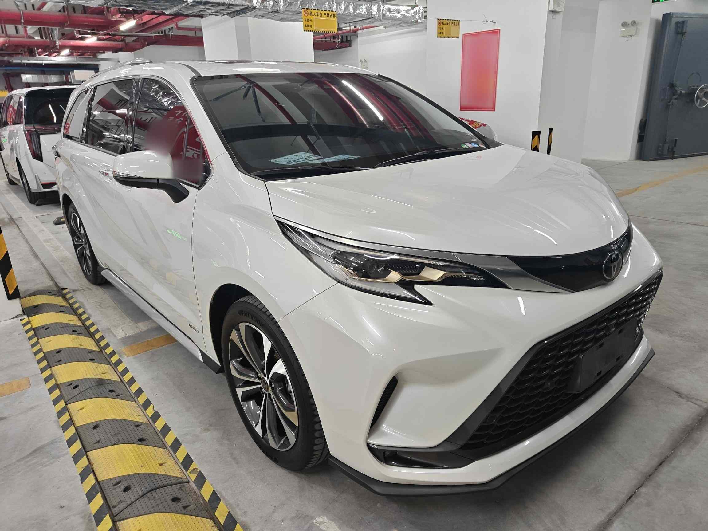 丰田 格瑞维亚 2024款 2.5L混动 尊爵ULTRA版(5)