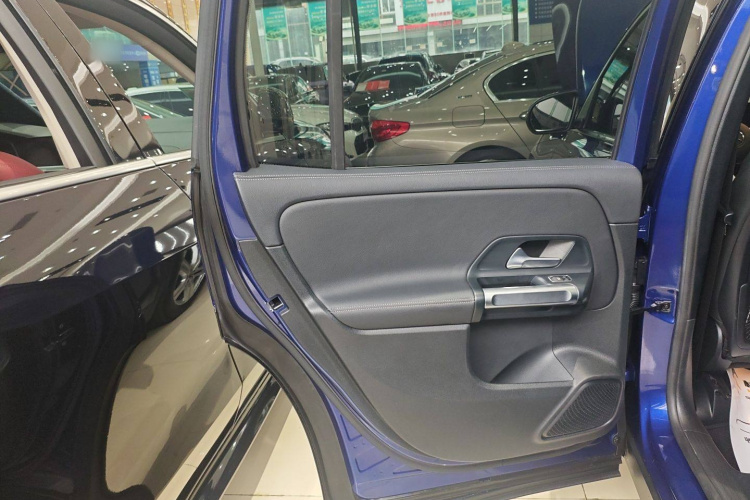 奔驰GLB 2020款 改款 GLB 200 动感型中控内饰7008