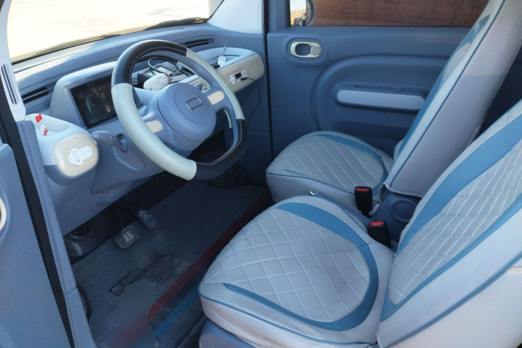 奔腾小马 2025款 222km 灵动马中控内饰19