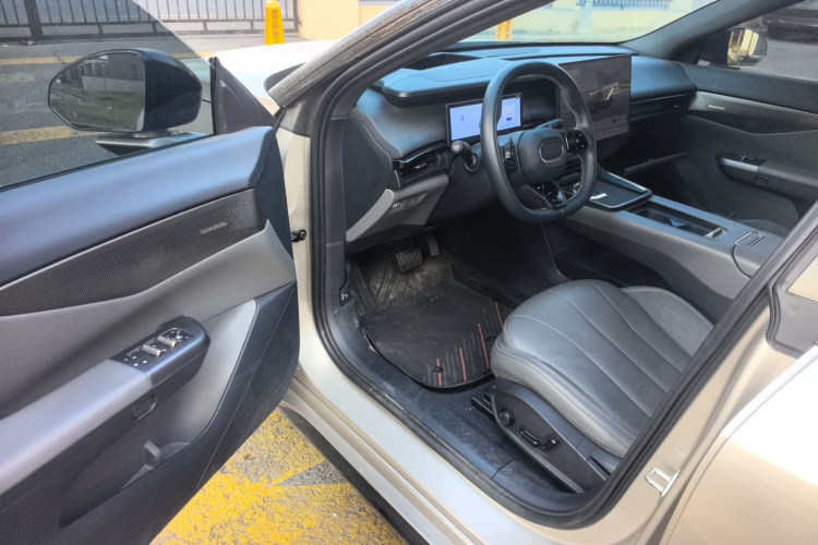 领克07 2024款 EM-P 126长续航 Ultra中控内饰7002