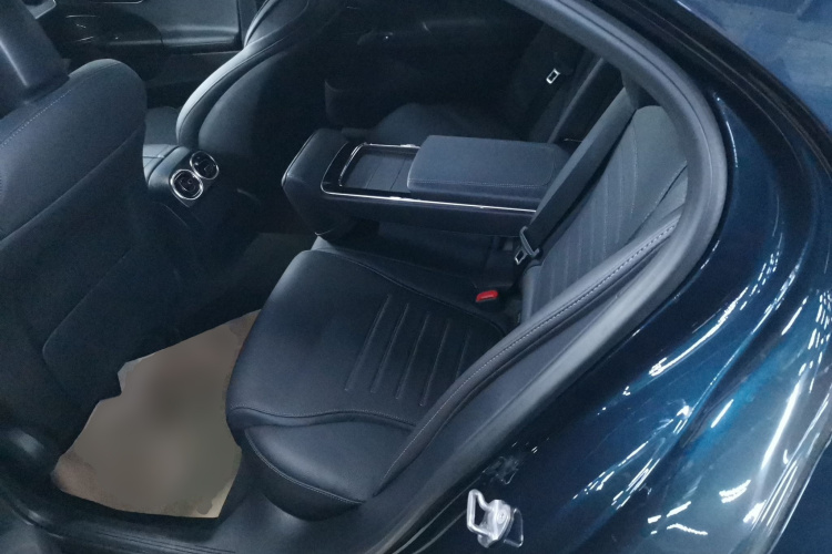 奔驰C级 2024款 C 200 L 运动版中控内饰7004