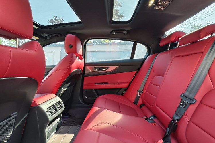 捷豹XEL 2024款 2.0T 250PS R-DYNAMIC S进取运动版中控内饰7003