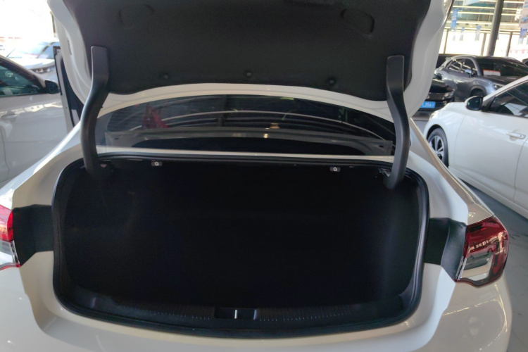 别克 君威 2022款 552T 智享型机舱底盘23