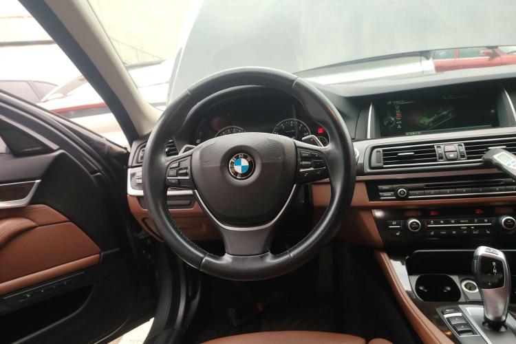 宝马5系 2015款 535Li 领先型局部细节13