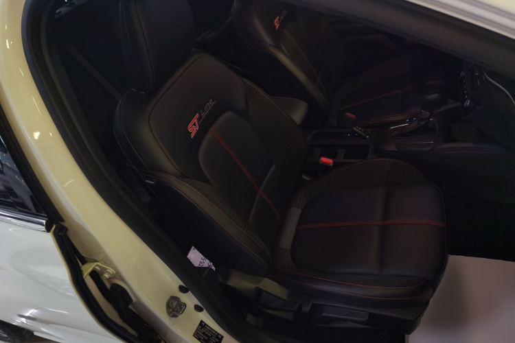 福特 福克斯 2022款 三厢 EcoBoost 180 自动ST Line局部细节41