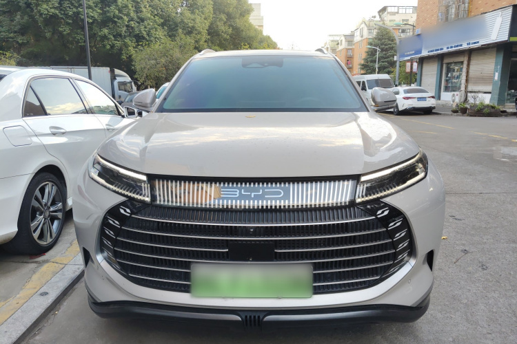 比亚迪 护卫舰07 2023款 DM-i 100KM 尊贵型车身外观2