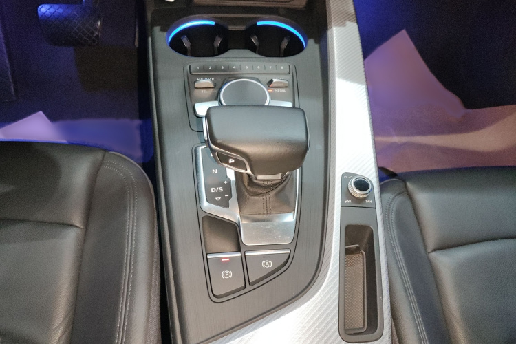 奥迪A4L 2017款 Plus 40 TFSI 时尚型局部细节18