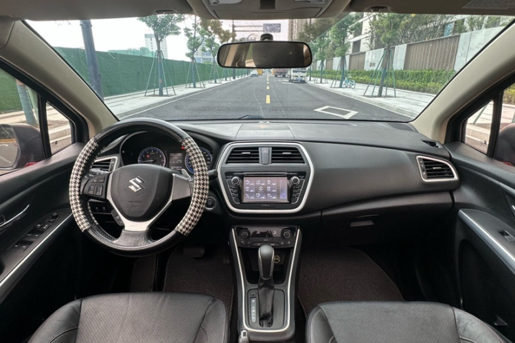 铃木 锋驭 2014款 1.6L CVT两驱精英型中控内饰7003