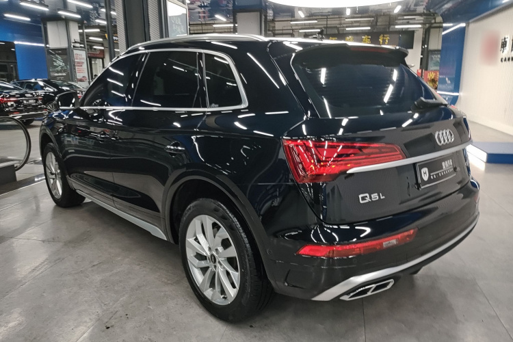 奥迪Q5L 2022款 改款 40T 豪华动感型车身外观6005