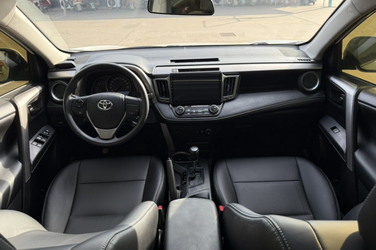 丰田 RAV4荣放 2019款 2.0L CVT两驱先锋版 国V中控内饰7004