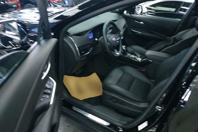 凯迪拉克XT4 2021款 28T 两驱技术型中控内饰19