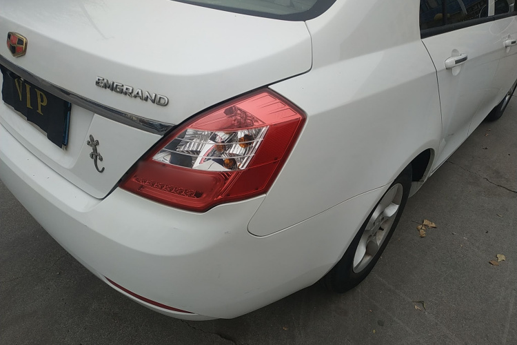 吉利汽车 经典帝豪 2013款 三厢 1.5L 手动进取型车身外观9