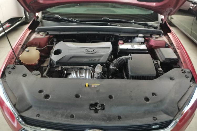 比亚迪 秦Pro 2020款 超越版 1.5TI 自动旗舰型机舱底盘24