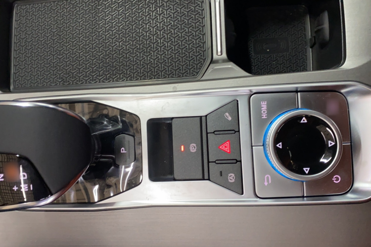 捷途X70 PLUS 2026款 1.5T DCT 舒适型 7座中控内饰7004